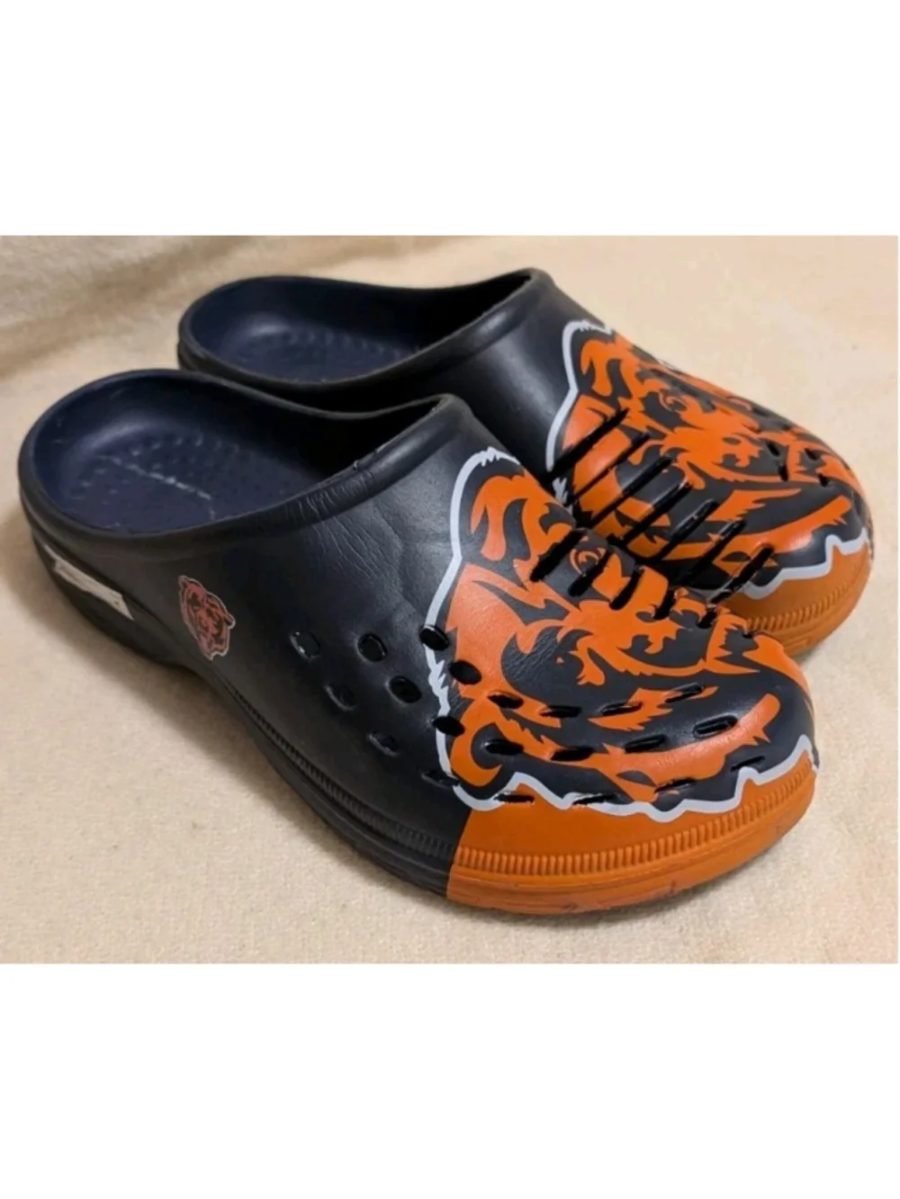FOCO NFL Men's Chicago Bears 2023 Colorblock Big Logo Clogs Size 9-10 B124